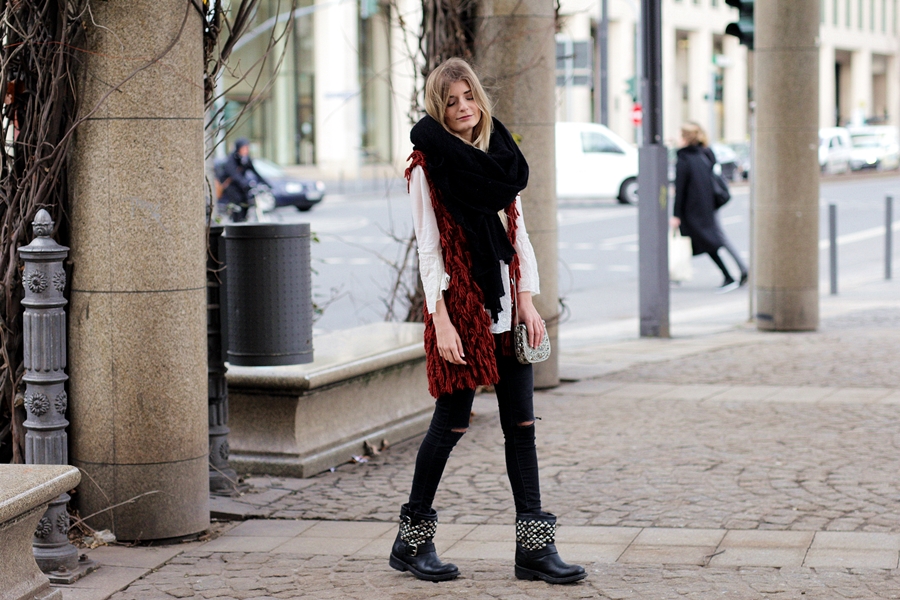 Deutscher-Modeblog-German-Fashion-Blog-Outfit-rote-Weste-Skinny-Jeans-2
